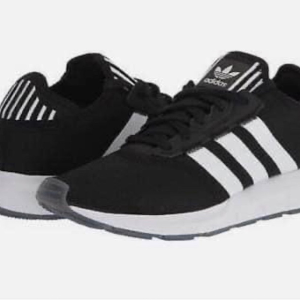 ⚡️⚡️ NWTs Adidas Swift Run X Black & White Women’s Sneakers Size 7.5!⚡️⚡️